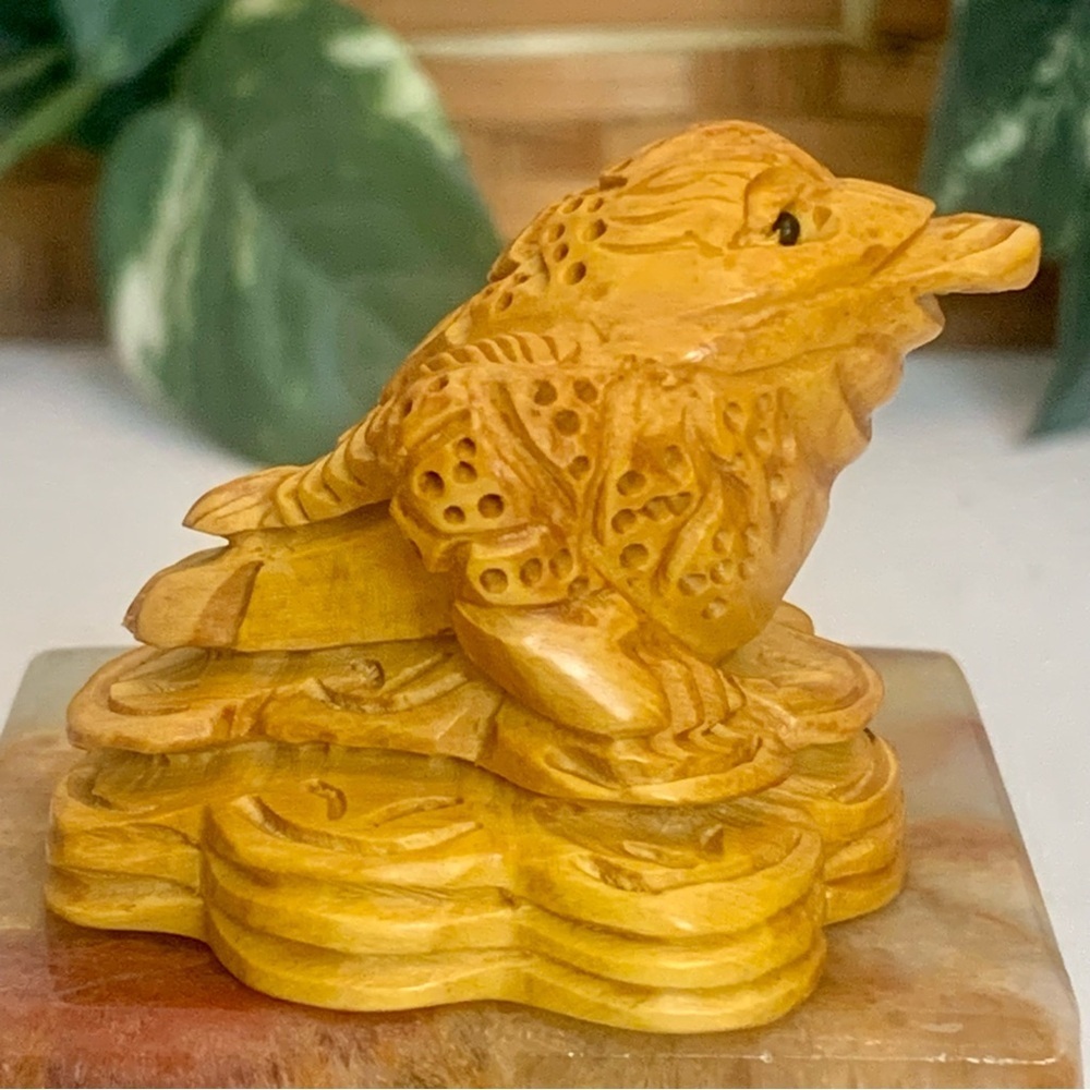 Vintage Boxwood Money Frog Netsuke Animal Figurine Hand Carved Wooden Figure 2"